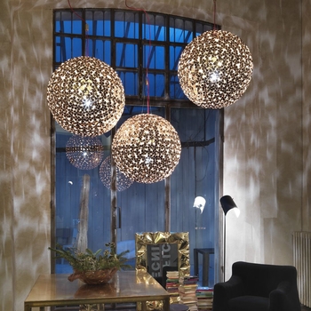 Круглые светильники Terzani ORTEN'ZIA невозможно заменить - деликатный блеск и мягкий рисунок теней преобразят любую комнату
